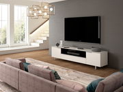 Modernes XL-TV-Lowboard in einem stilvollen Wohnzimmer, seitliche Perspektive