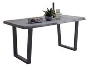 Moderner Esstisch mit rechteckiger Holzplatte und Metallbeinen, seitliche Perspektive