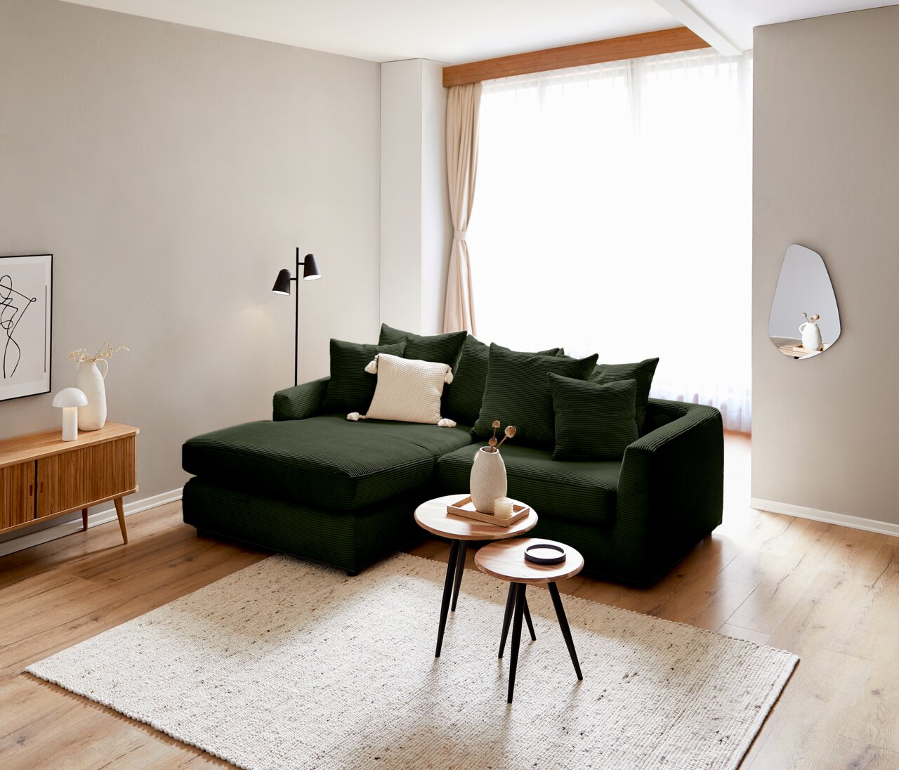 Z2 Hoekbank DONATO Groene hoekbank in een moderne woonkamer, zijaanzicht