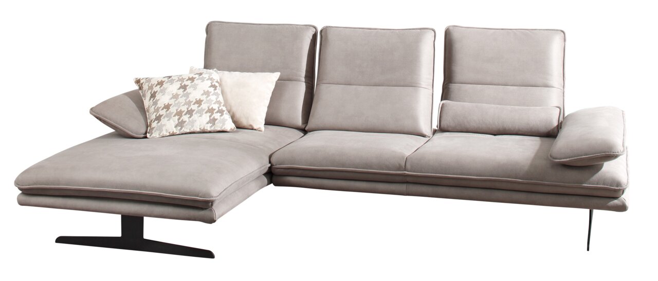 W. Schillig Longchairkombination 16777 BROADWAY Graue Longchairkombination mit drei Rückenkissen und zwei dekorativen Kissen, seitliche Perspektive