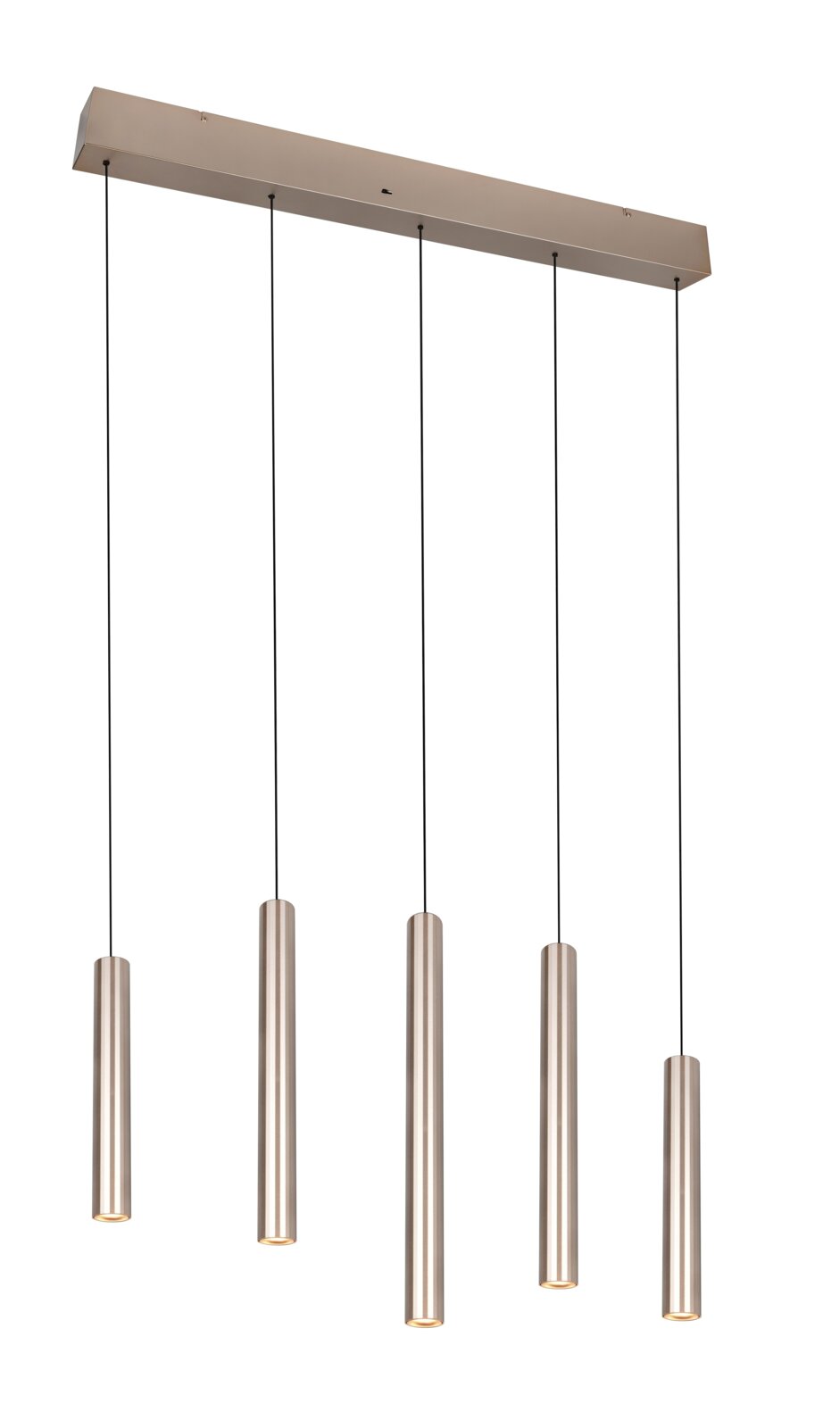 Moderne 5-flammige Pendelleuchte mit langem Deckenbaldachin und fünf zylindrischen Metall-Lampenschirmen in gebürsteter Optik, an schwarzen Kabeln hängend, Produktansicht schräg von vorne auf weißem Hintergrund
