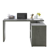 Moderner Eck-Schreibtisch in grauer Holzoptik, frontal abgebildet, mit Laptop, Büromaterial und Dekoration.