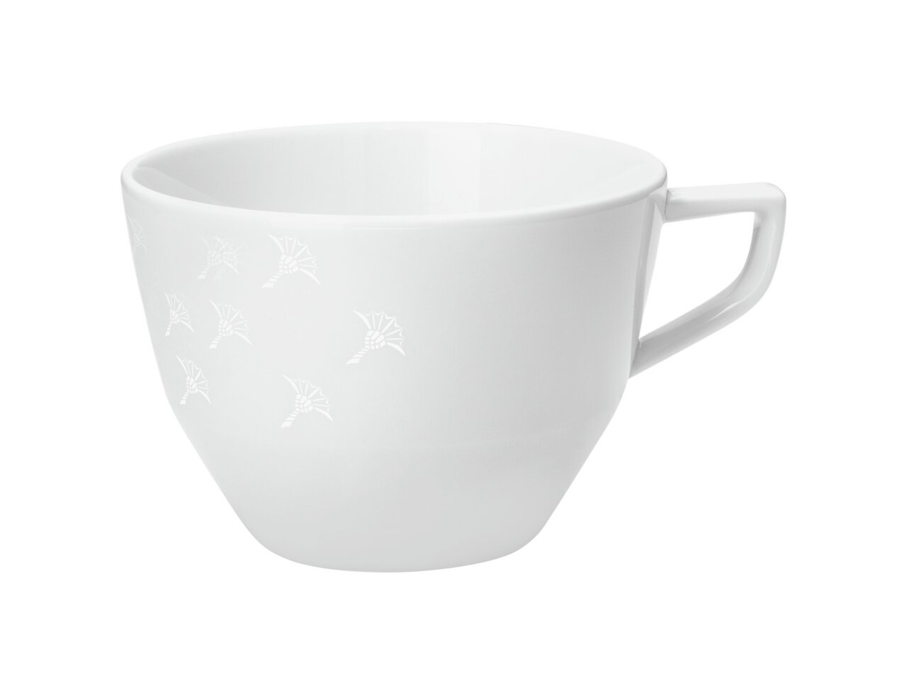 Weiße Tasse mit dezentem Muster, seitliche Perspektive