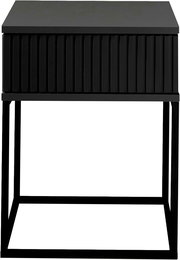 Schwarze Nachtkommode mit geriffelter Front und Metallgestell, Frontalansicht