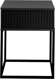Schwarze Nachtkommode mit geriffelter Front und Metallgestell, Frontalansicht