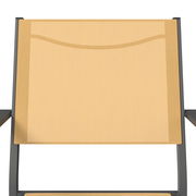 Vorderansicht eines Stapelsessels mit gelber Bespannung und schwarzem Rahmen