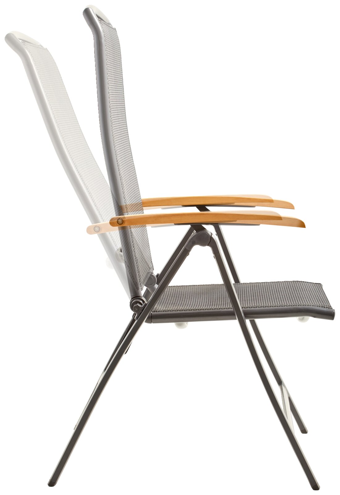 Zijaanzicht van een verstelbare fauteuil met verstelbare rugleuning en houten armleuningen.