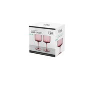 Weinkelch Set 2-tlg. in einer Verpackung mit zwei rosafarbenen Gläsern, seitliche Perspektive