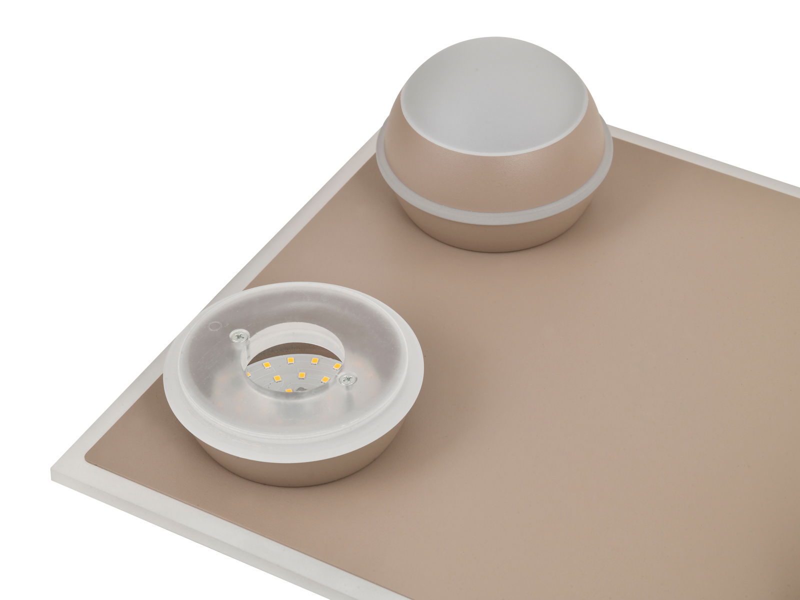 Nahaufnahme einer LED-Deckenleuchte mit zwei runden Leuchtelementen auf einer rechteckigen Platte, seitliche Perspektive