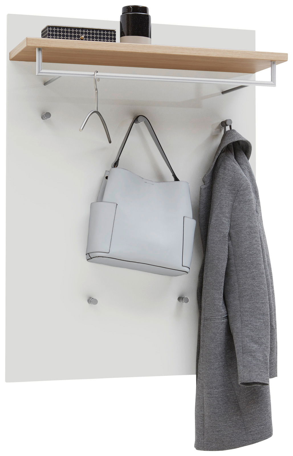 Dieter Knoll Garderobenpaneel SORRENT Garderobenpaneel mit Holzablage, Kleiderhaken und Kleiderstange, frontal abgebildet. Inklusive grauem Mantel und Tasche.
