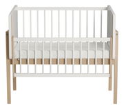 Anstellbett aus Holz mit weißem Gitter, Vorderansicht