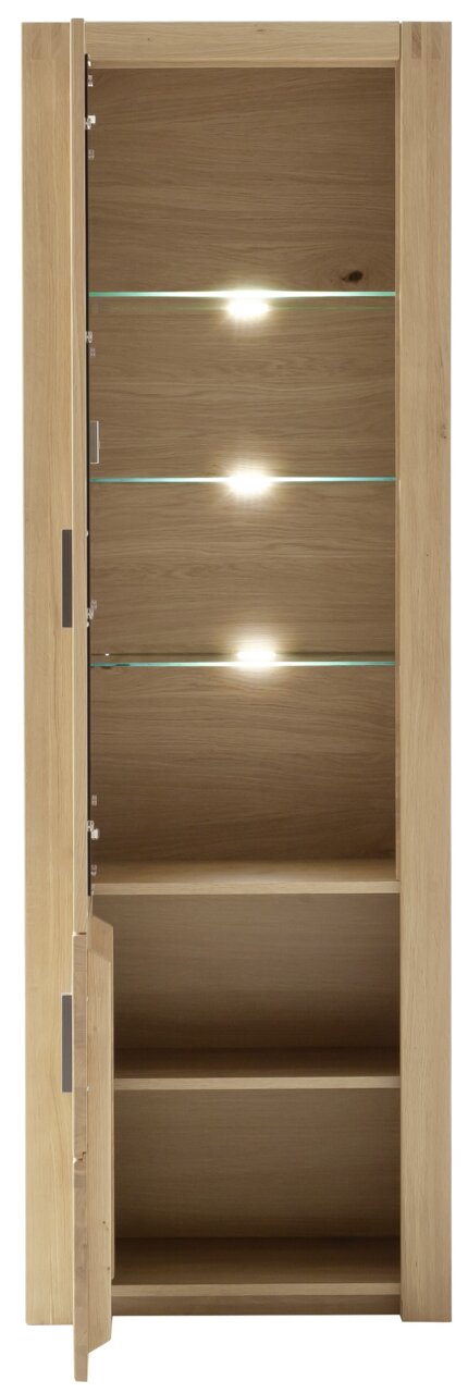 Houten vitrinekast met glazen legplanken en ingebouwde verlichting, open deur, vooraanzicht