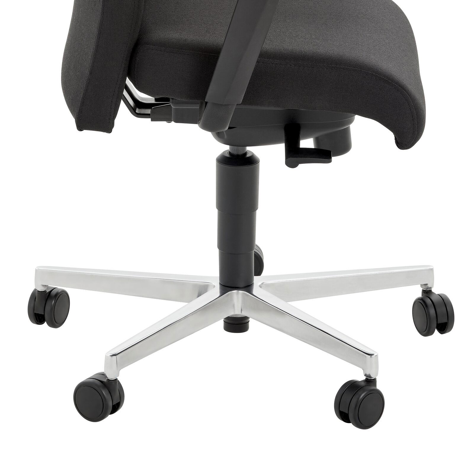 Seitenansicht eines Chefsessels mit verstellbarer Sitzhöhe und stabiler Metallbasis auf Rollen.