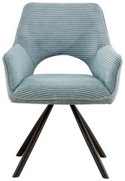 Moderner Armlehnstuhl in hellblauem Stoff mit geripptem Design, schwarzem Metallgestell, Frontalansicht.