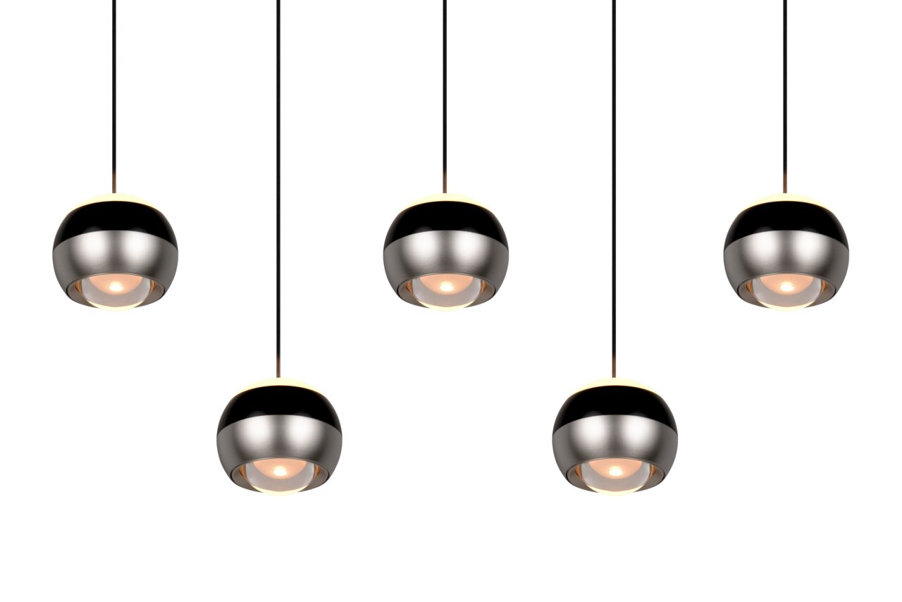 Fünf moderne, kugelförmige Pendelleuchten aus Metall, von unten betrachtet, mit schwarzem und silbernem Finish.