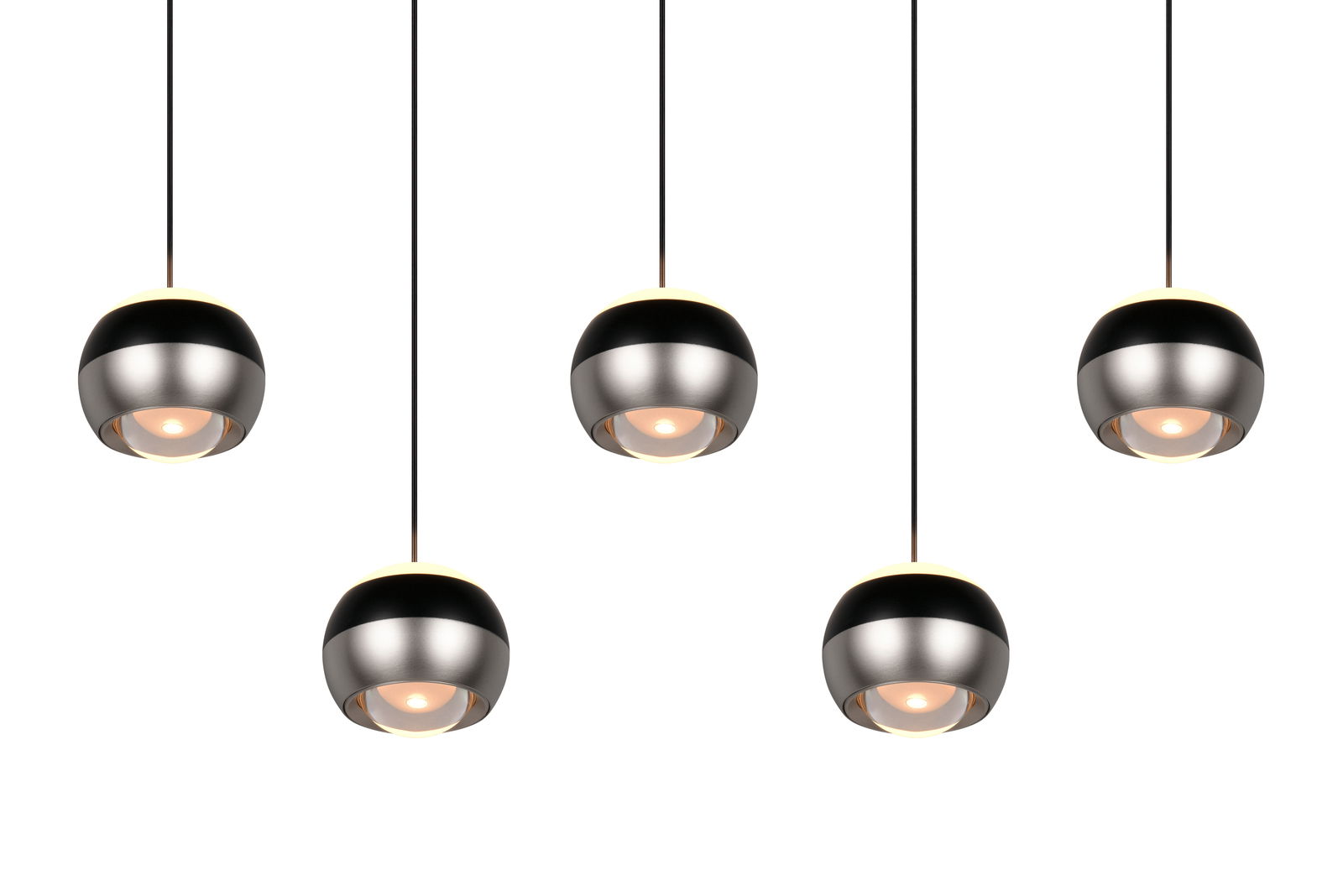 Fünf moderne, kugelförmige Pendelleuchten aus Metall, von unten betrachtet, mit schwarzem und silbernem Finish.