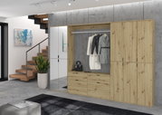 Moderne Kommode in Holzoptik mit Spiegel und Kleiderstange, frontal fotografiert in einem stilvollen Wohnbereich.