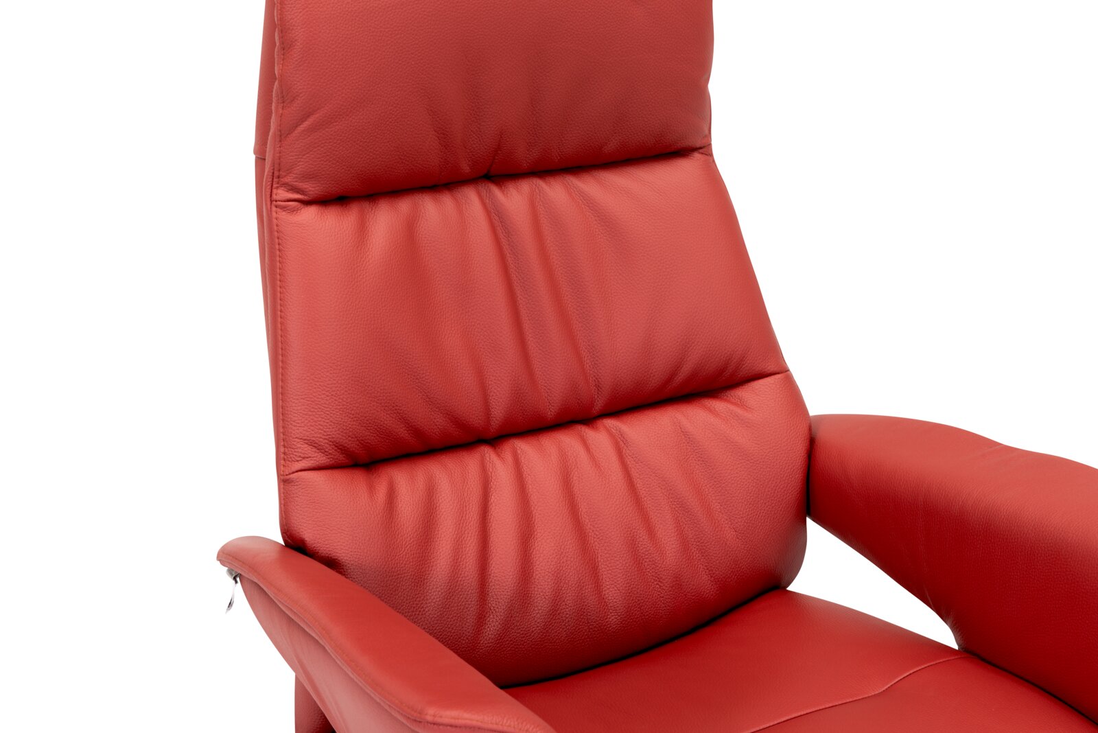 Welnova Relaxfauteuil 8102 SLIMLINE 2.0 Close-up van een rode relaxfauteuil met gestoffeerde rugleuning en armleuningen, gezien vanaf de zijkant
