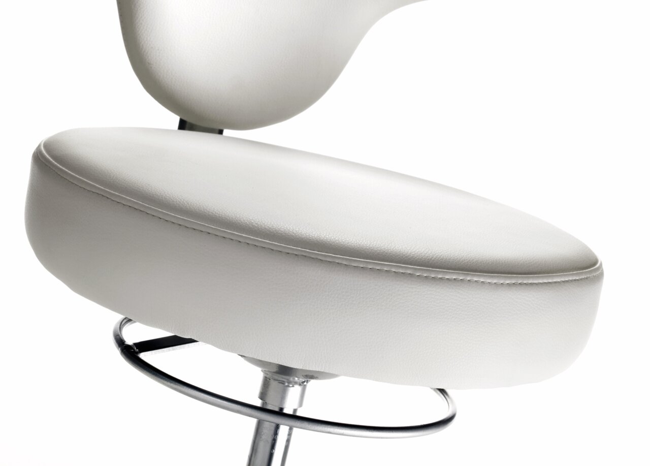 Venda Funktionsdrehstuhl MY JAZZ Nahaufnahme eines weißen Funktionsdrehstuhls mit verchromtem Gestell, seitliche Perspektive
