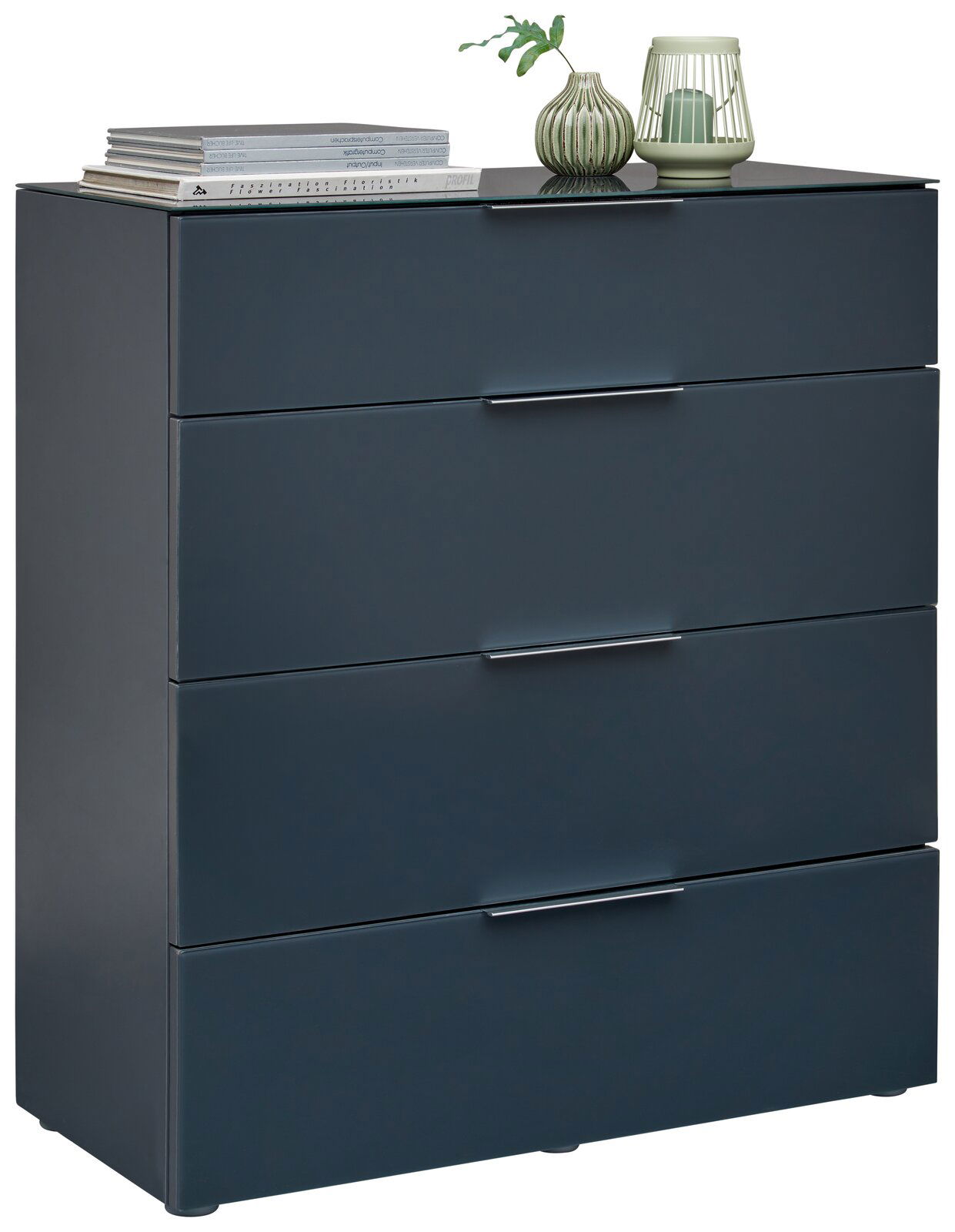 Schubkastenkommode in dunklem Blau mit vier Schubladen, dekoriert mit Büchern und grünen Vasen, seitliche Perspektive