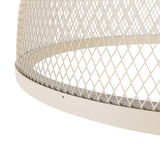 Nahaufnahme einer LED-Deckenleuchte mit einem modernen, gitterförmigen Design in Beige.