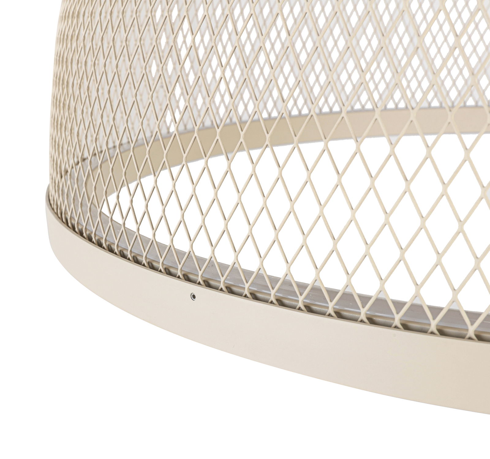 Nahaufnahme einer LED-Deckenleuchte mit einem modernen, gitterförmigen Design in Beige.