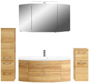 Moderne Badkombination mit Holzoptik, bestehend aus einem großen Spiegelschrank, einem Waschbeckenunterschrank und zwei Seitenschränken. Frontalansicht.