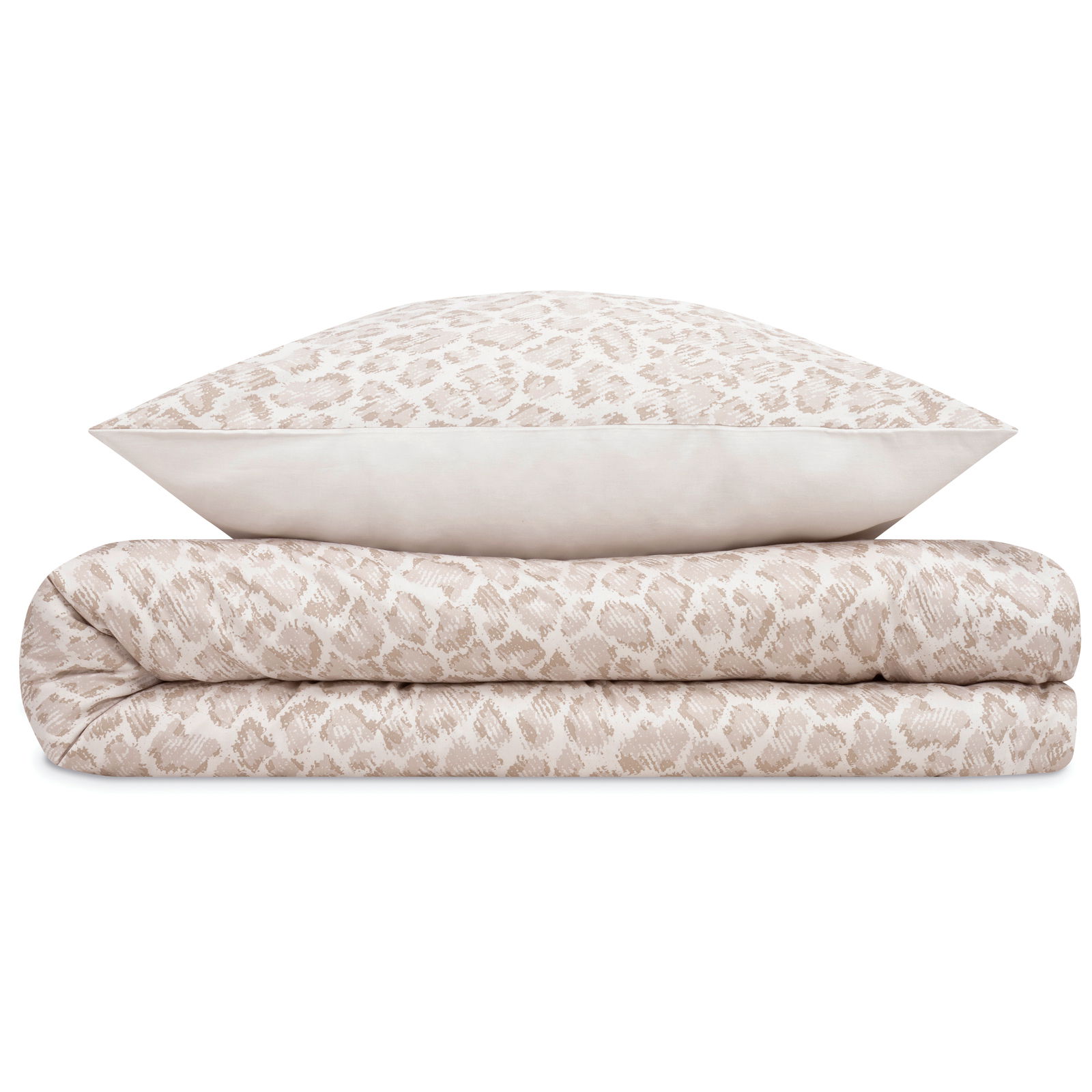 Satinbettwäsche-Set von s.Oliver in Beige mit dezentem Muster, bestehend aus einem Kissenbezug und einem Bettdeckenbezug, frontal gestapelt.
