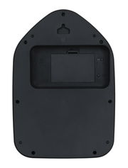 Rückansicht einer schwarzen Wanduhr mit Batteriefach und Aufhängung.
