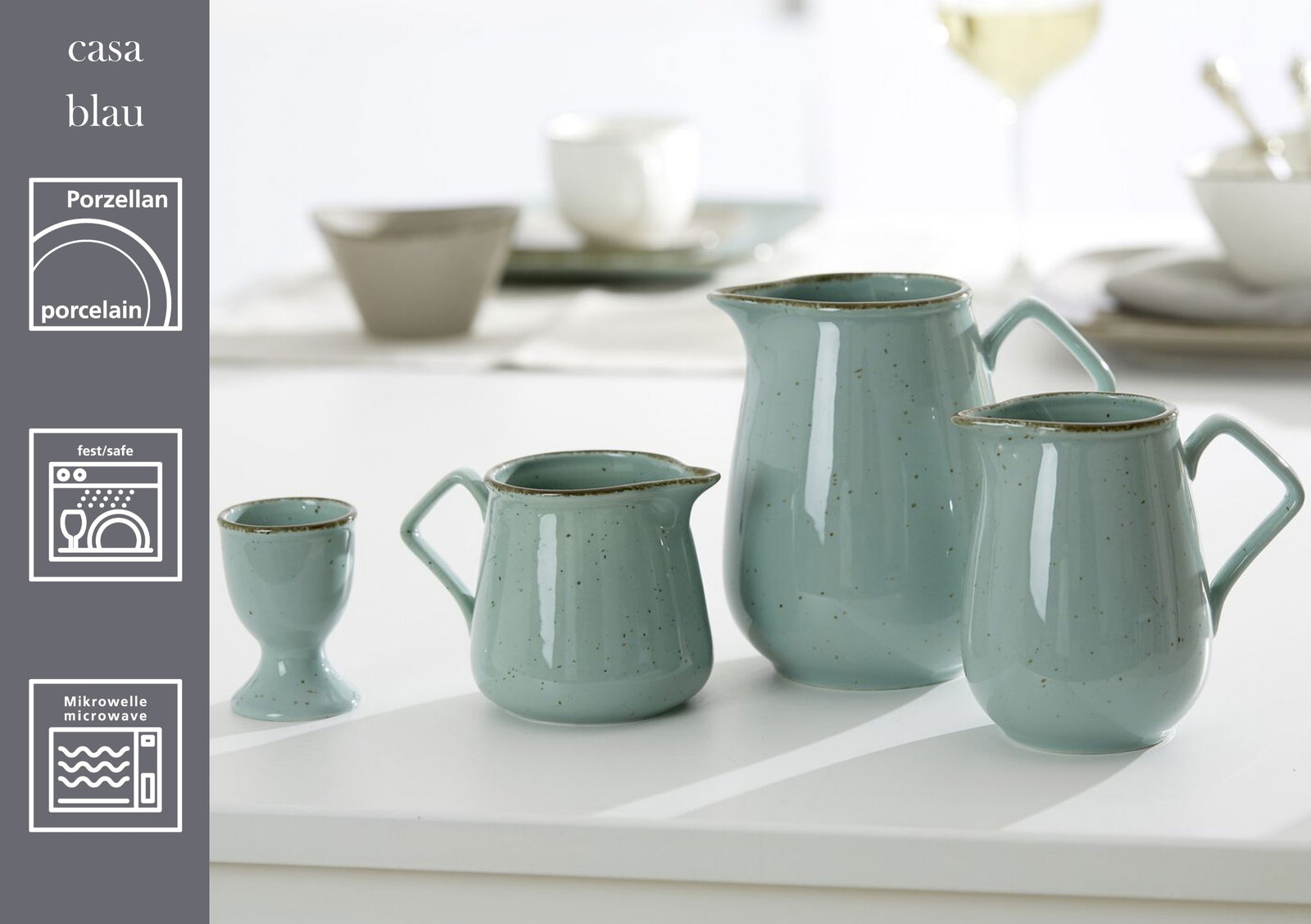 Eierbecher aus Porzellan in blauem Design, seitliche Perspektive