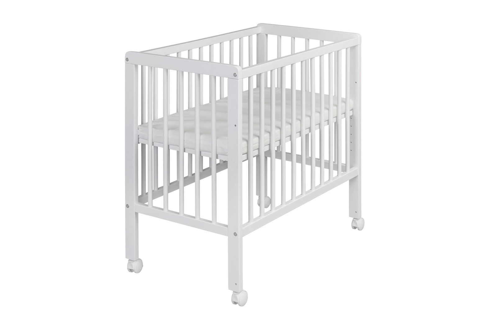 Weißes Beistellbett mit Rollen, seitliche Perspektive