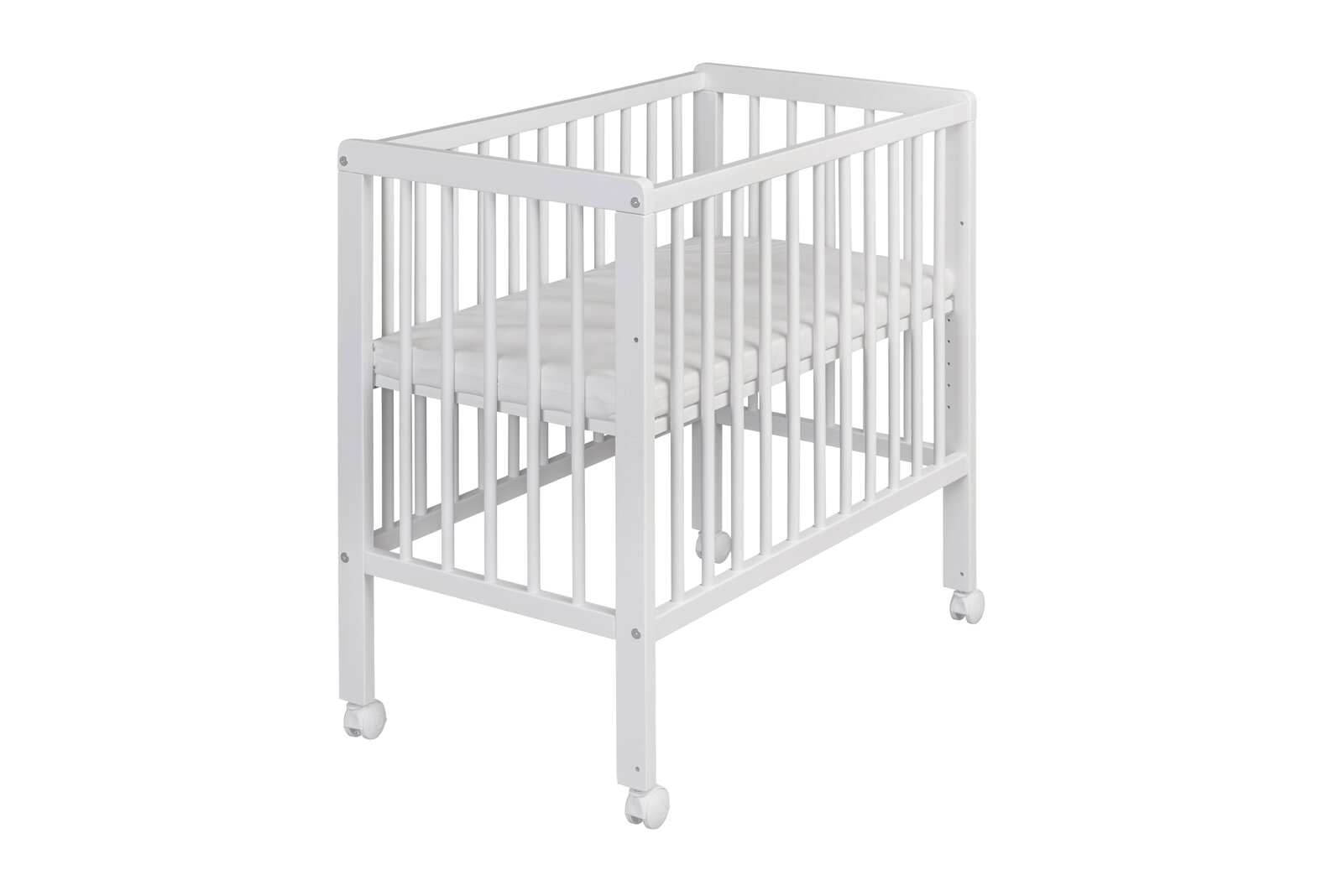 Weißes Beistellbett mit Rollen, seitliche Perspektive