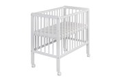 Weißes Beistellbett mit Rollen, seitliche Perspektive