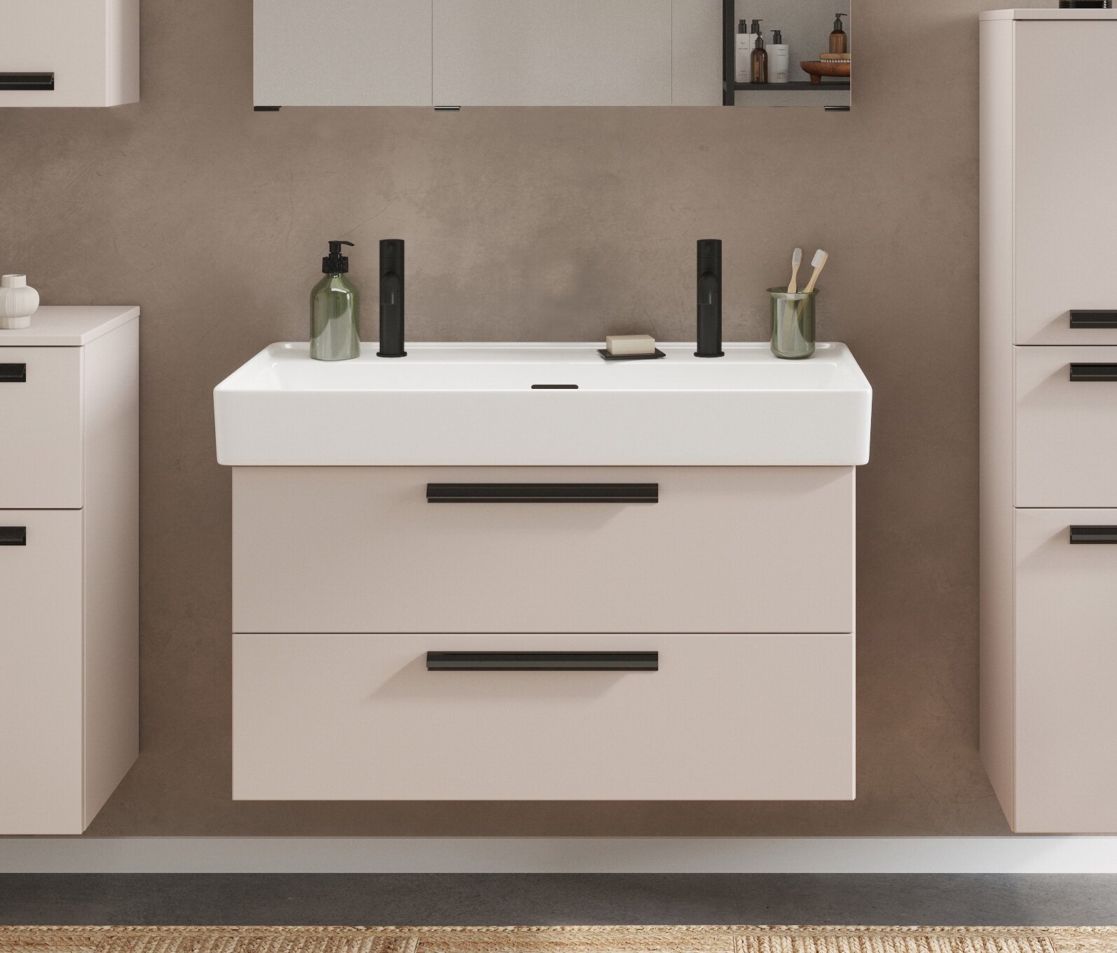 Moderne wastafelcombinatie met twee kranen, gezien vanaf de voorkant, met stijlvolle zwarte handgrepen en een elegant, minimalistisch ontwerp.