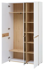 Offener weißer Kleiderschrank mit Holzelementen, linke Tür geöffnet, zeigt Kleiderstange und Regalböden, Perspektive von vorne.