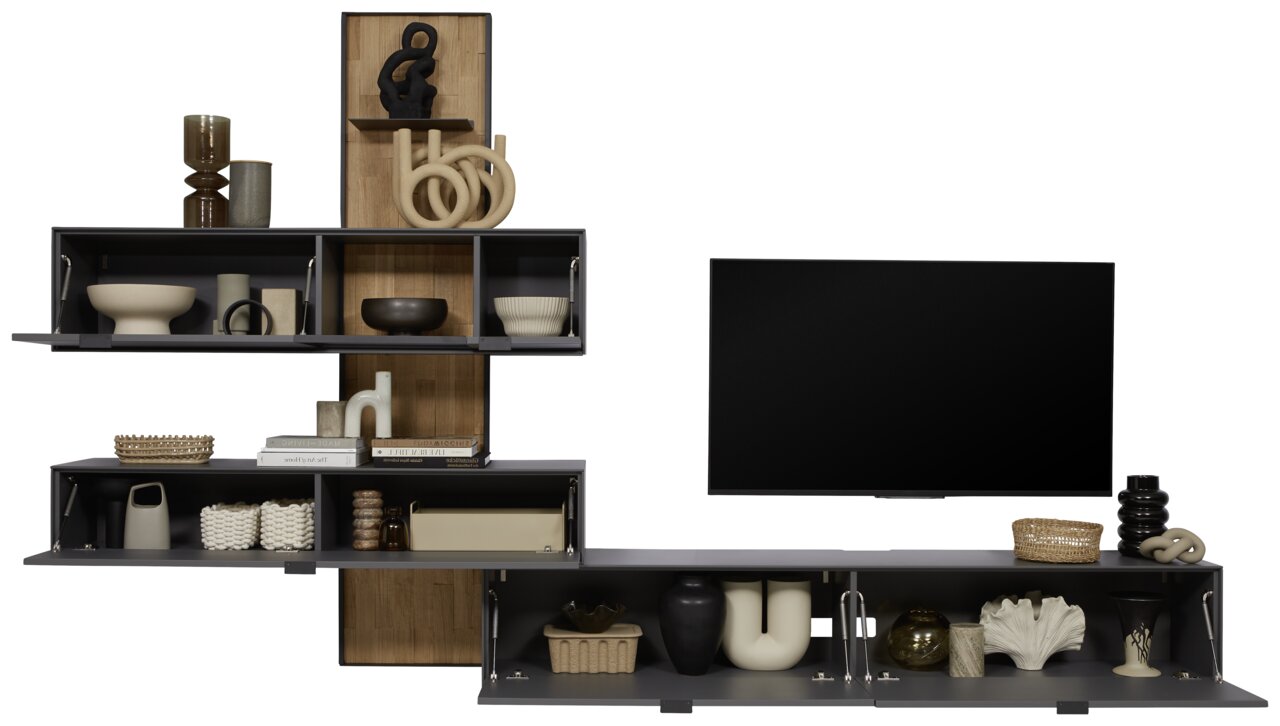 Moderne wandcombinatie met planken en decoraties, inclusief tv, gezien van voren.