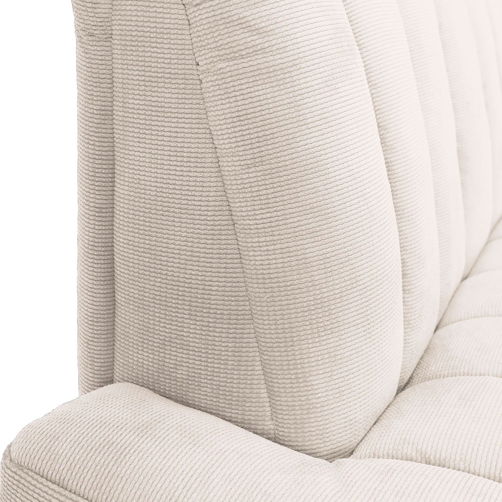 Nahaufnahme der 2er-Sitzbank Novel Sitzbank LAILA in cremefarbenem Stoff mit gestepptem Design, seitliche Perspektive