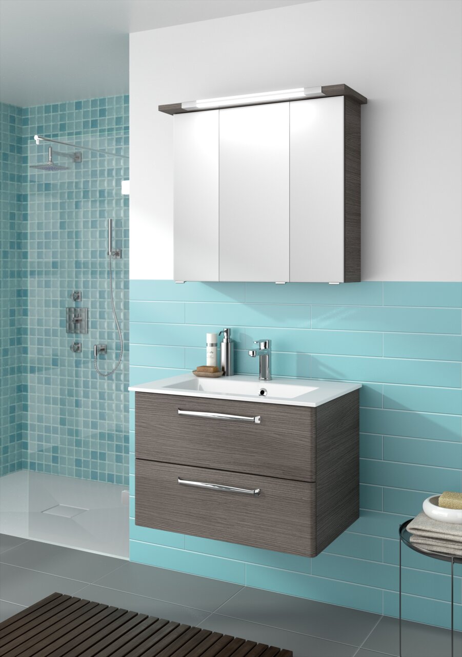 Moderner Badblock mit Waschbecken und Spiegelschrank, seitliche Perspektive