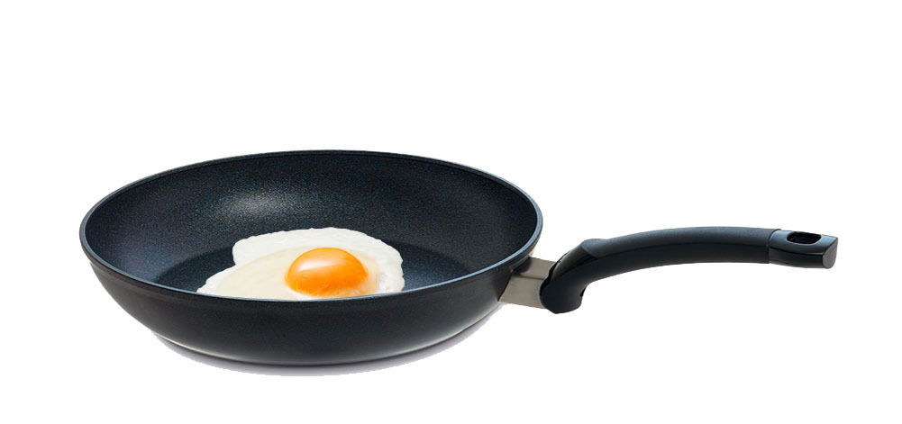 Pfanne mit Spiegelei, seitliche Perspektive
