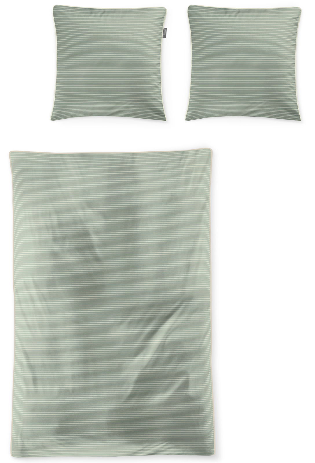 Bettwäsche-Set in sanftem Grün mit feinen Streifen, bestehend aus einem Bettbezug und zwei Kissenbezügen, aus der Vogelperspektive fotografiert.