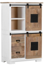 Hochschrank im industriellen Stil mit Schiebetüren und Schubladen aus Holz, seitliche Perspektive