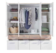 Offener 4-türiger Drehtürenschrank mit hängender Kleidung, Regalen und Schubladen, frontal betrachtet.