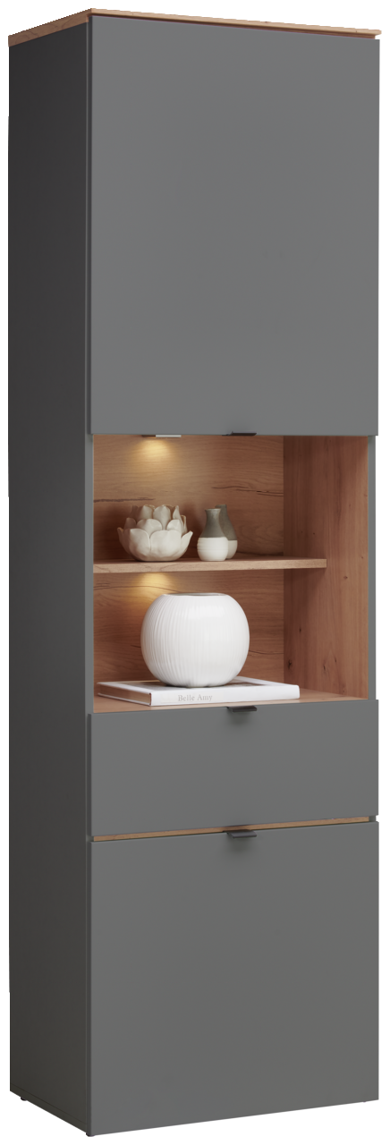 Graue Vitrine mit Holzdetails, zwei geschlossenen Fächern und einem offenen Fach mit Beleuchtung, frontal betrachtet.