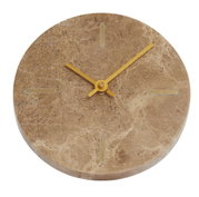 Ronde wandklok van bruin marmer met gouden wijzers, bovenaanzicht