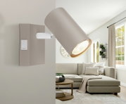 Moderne wandspot in een woonkamer, zijaanzicht