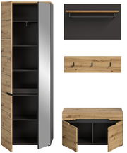 Garderobenkombination aus Holz und Metall mit Spiegel, bestehend aus einem hohen Schrank mit Spiegel, einer Wandgarderobe mit Haken, einem Regalbrett und einer Sitzbank mit Stauraum. Frontalansicht.