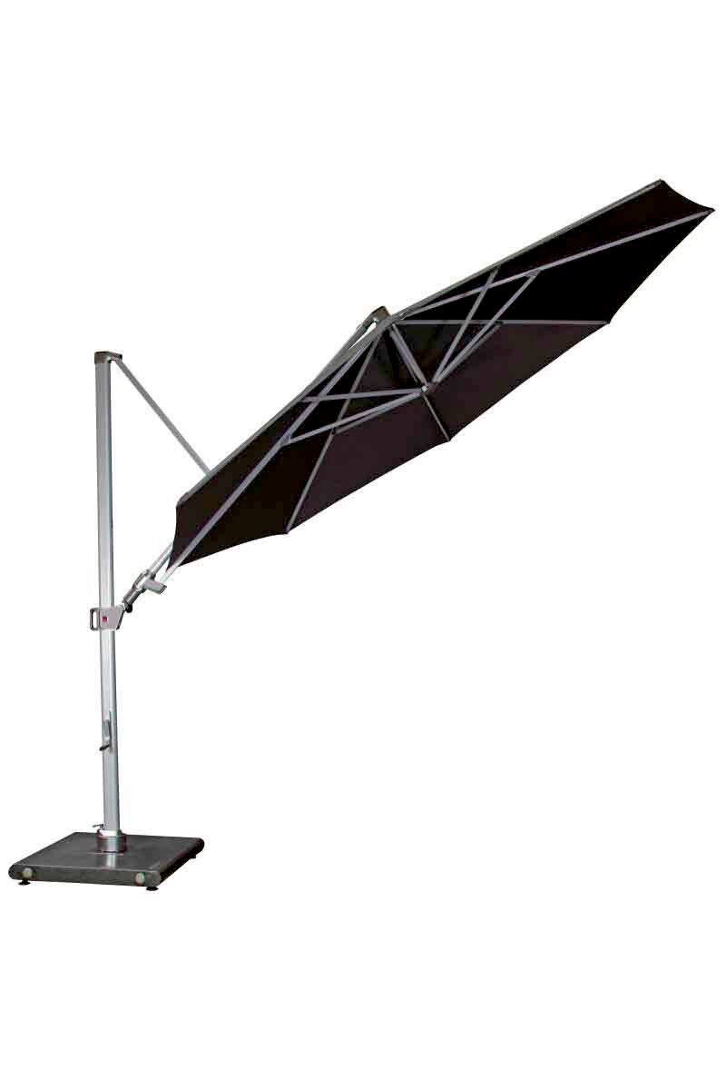 Seitliche Ansicht eines schwarzen Pendelschirms mit stabilem Metallgestell und quadratischem Standfuß.