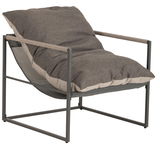 Moderner Lounge-Sessel mit grauem Kissen und Metallrahmen, seitliche Perspektive