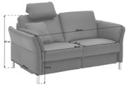 Graues 3-Sitzer-Sofa mit Kopfstütze und Kissen, seitliche Perspektive, Maße: 190 cm Breite, 82 cm Höhe, 99 cm Tiefe.