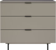Kommode mit drei Schubladen, frontal abgebildet, in modernem Design mit schwarzen Griffen und Beinen.